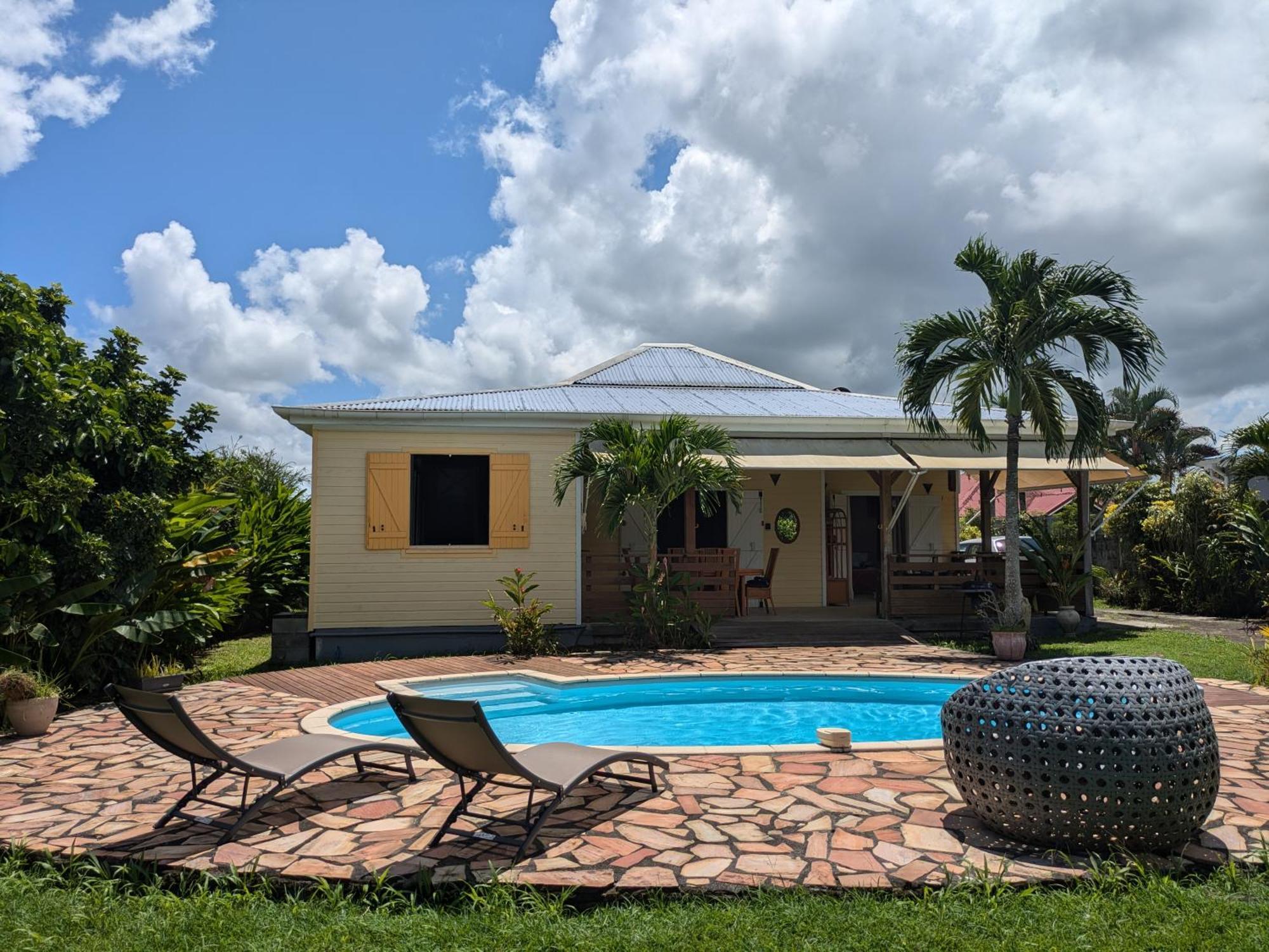 Charmante Villa Creole Climatisee, Jardin Tropical Et Piscine Prives Lamentin Exteriér fotografie
